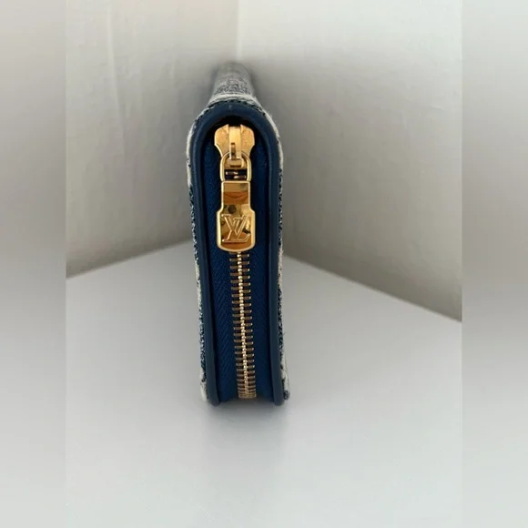 LOUIS VUITTON Zippy Denim Wallet - Picture 4 of 8